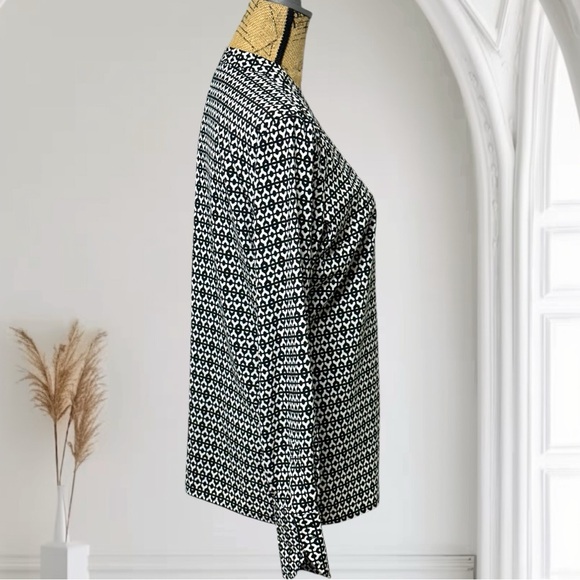 343 - BLACK & WHITE BLOUSE/TOP LARGE - Picture 2 of 15